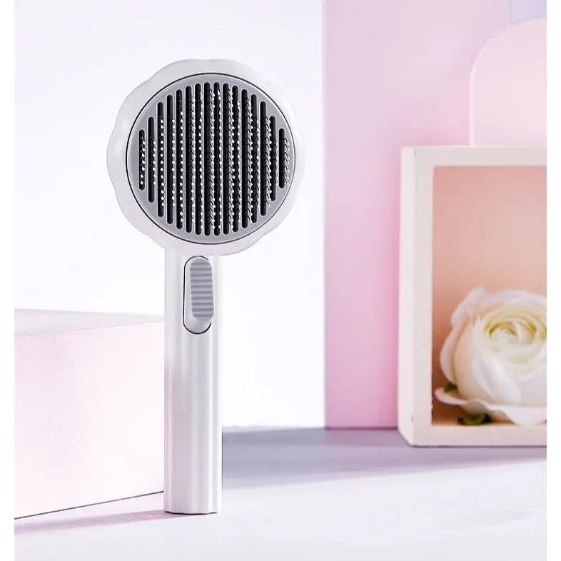 Brosse nettoyante poils Brushcat - sèche-cheveux blanc et noir sur table pour toilettage facile du chat