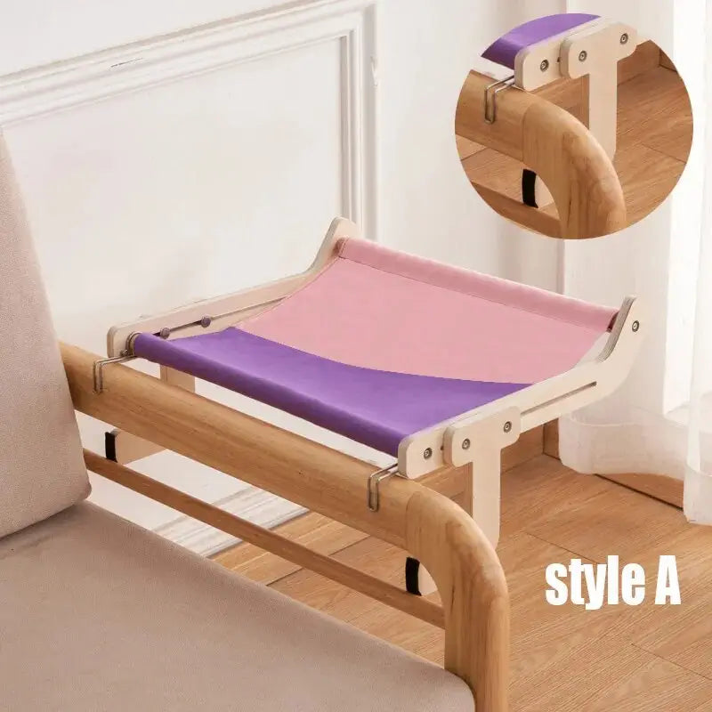 Tabouret en bois avec siège violet, parfait pour compléter le hamac suspendu pour chats