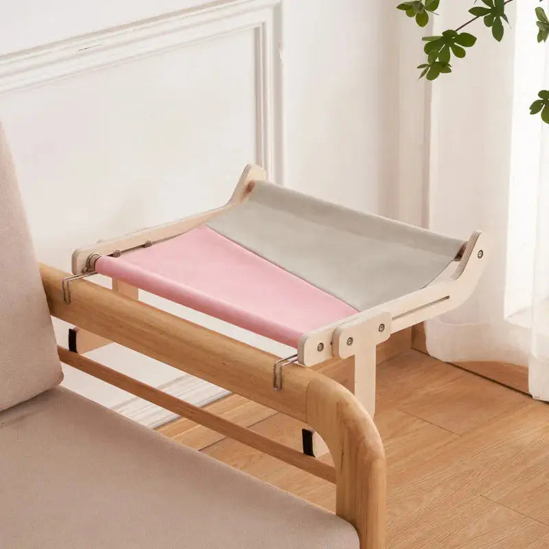 Banc en bois avec assise rose pour hamac suspendu doux pour chat - confortable et élégant